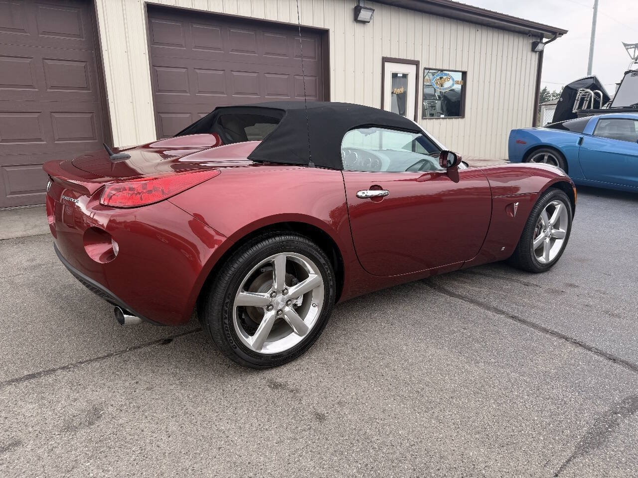 Used 2009 Pontiac Solstice Convertible w/ Preferred Package RWD image 21