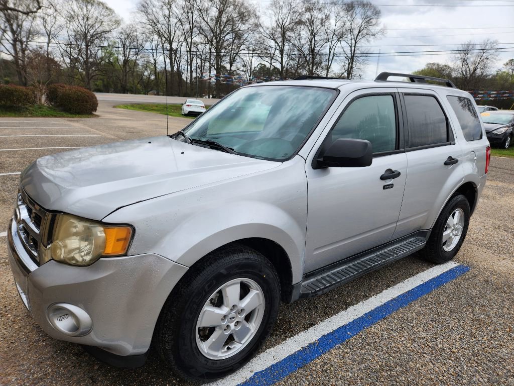 Used 2010 Ford Escape XLT image 1