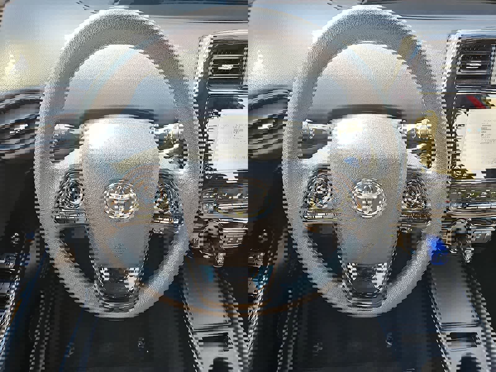 Used 2022 Toyota Prius LE image 15