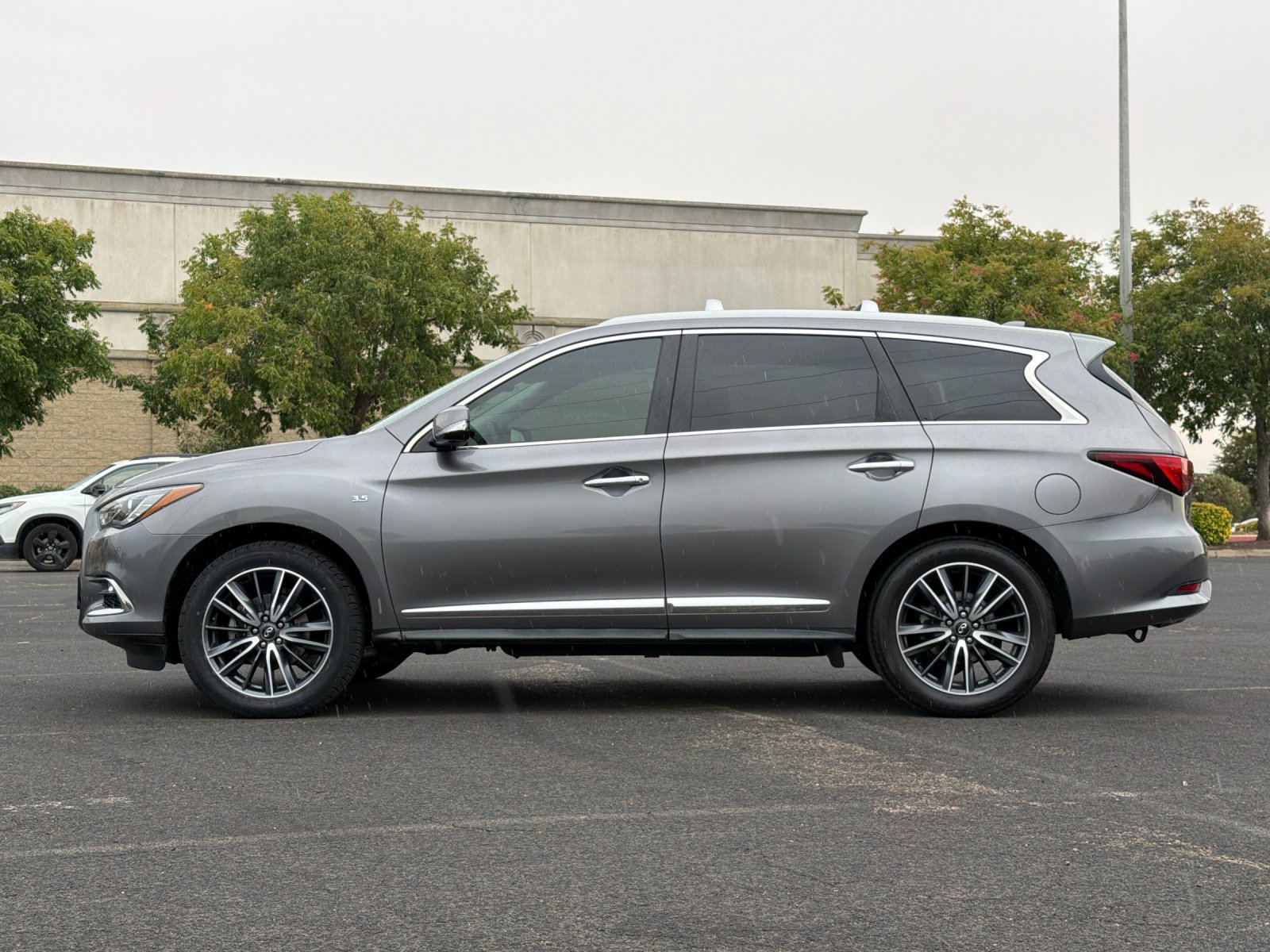 Used 2020 INFINITI QX60 Luxe w/ Sensory Package FWD image 7