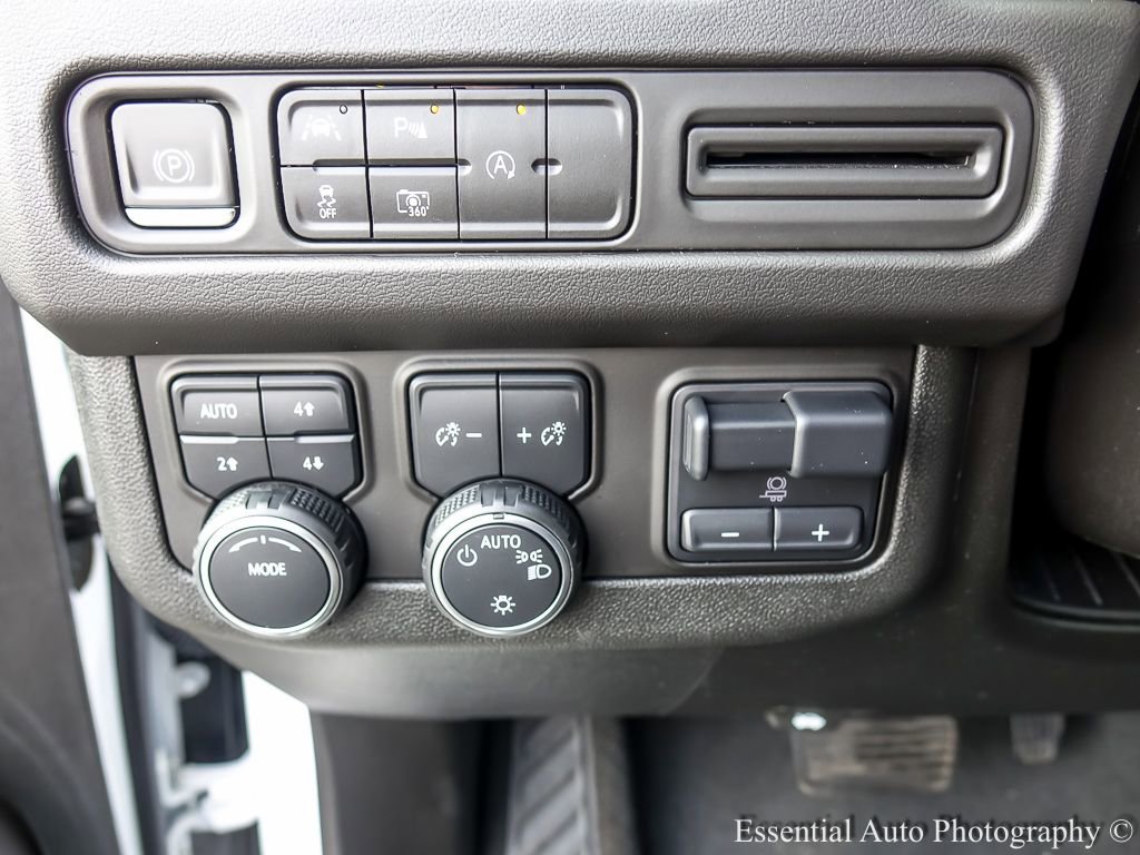 Used 2024 Chevrolet Suburban RST w/ Luxury Package image 32