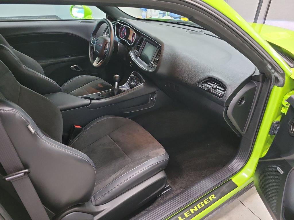 Used 2015 Dodge Challenger R/T Scat Pack w/ Leather Interior Group RWD image 17