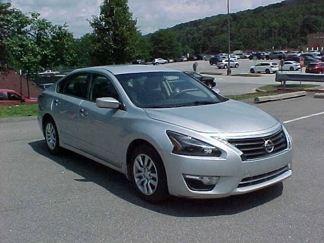 Used 2014 Nissan Altima 2.5 S w/ Display Audio Package FWD image 2