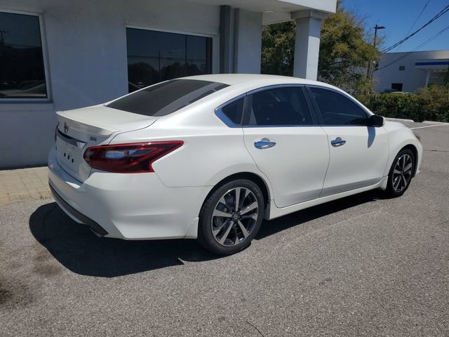 Used 2017 Nissan Altima 2.5 SR w/ Interior Lighting Package image 8