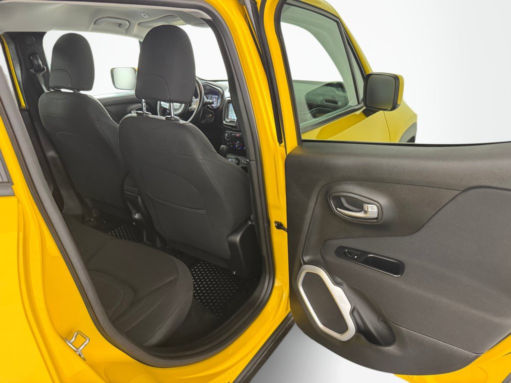 Used 2018 Jeep Renegade Latitude w/ Cold Weather Group AWD/4WD image 32