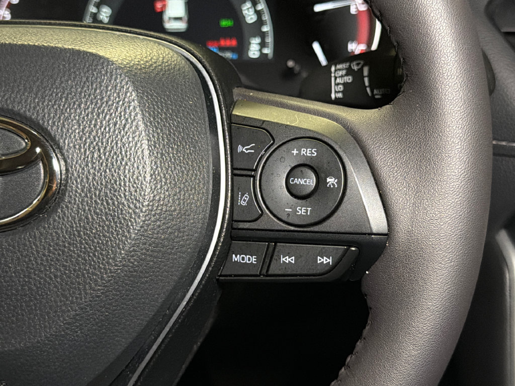 Used 2025 Toyota RAV4 XLE w/ Convenience Package AWD/4WD image 25