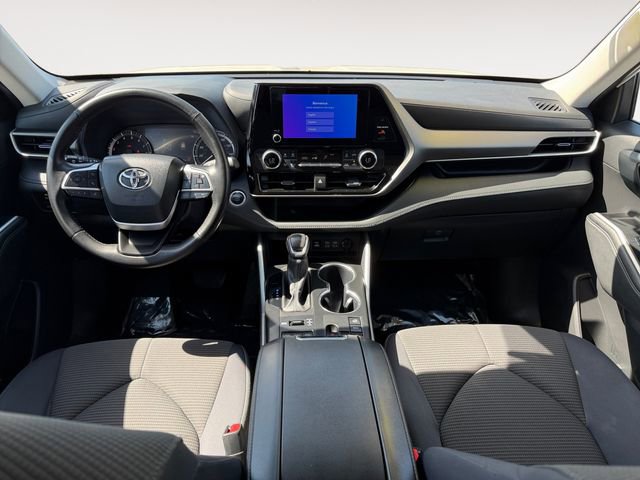 Certified 2024 Toyota Highlander LE AWD/4WD image 10