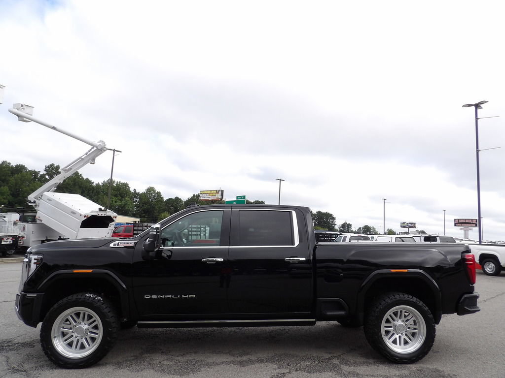 Used 2025 GMC Sierra 3500 Denali w/ Denali Reserve Package AWD/4WD image 72