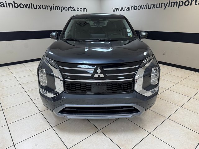 New 2025 Mitsubishi Outlander SE image 2