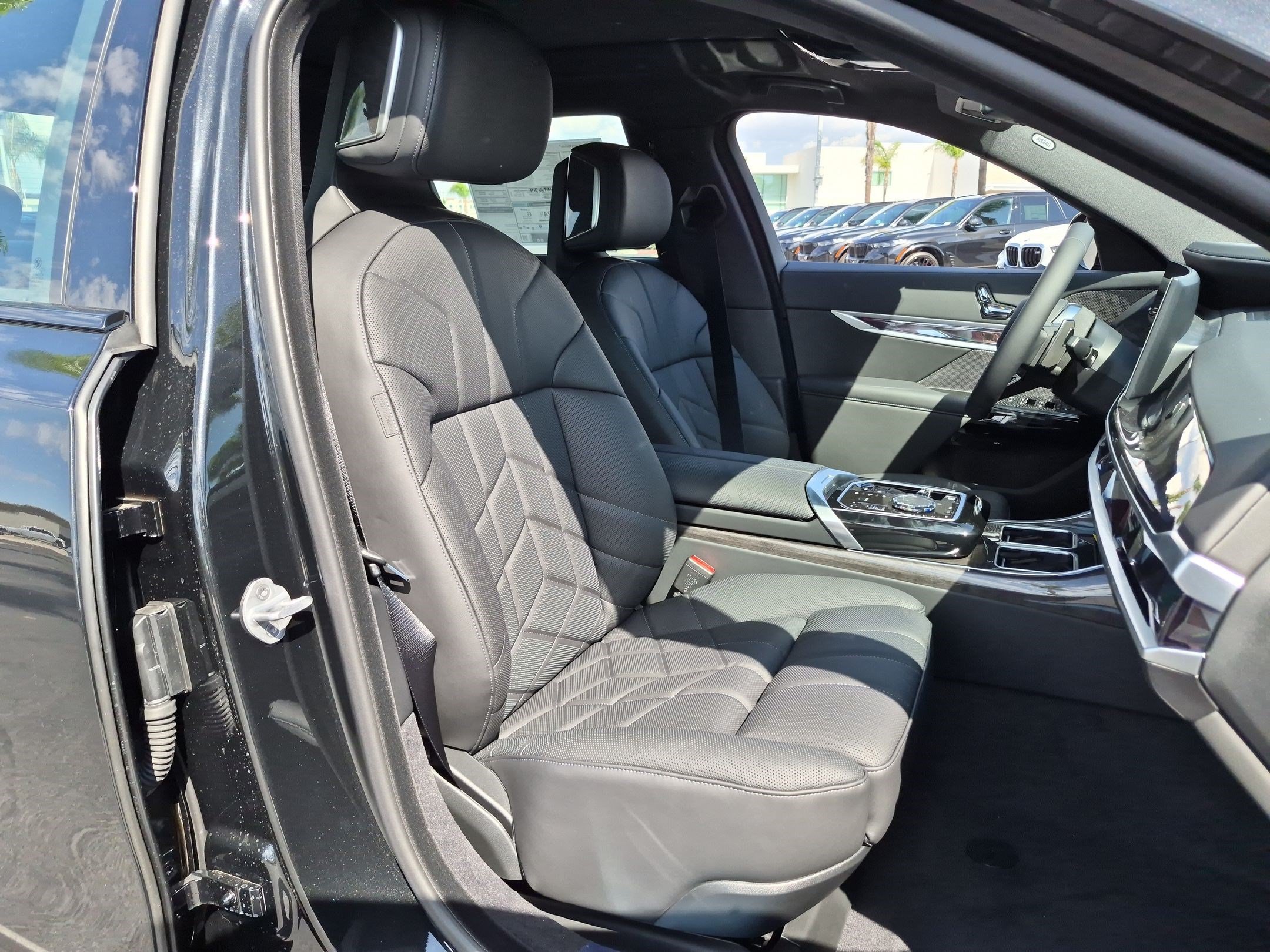 New 2026 BMW 750e xDrive w/ Premium Package AWD/4WD image 33