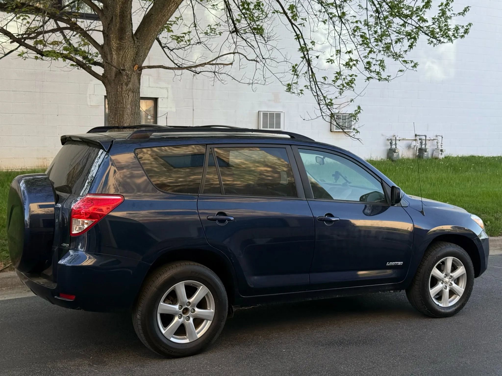 Used 2007 Toyota RAV4 Limited image 6