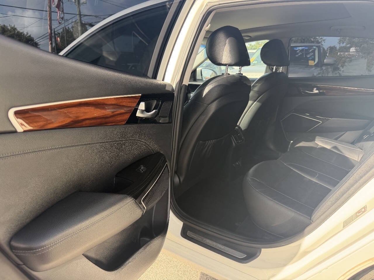 Used 2017 Kia Cadenza Premium FWD image 17