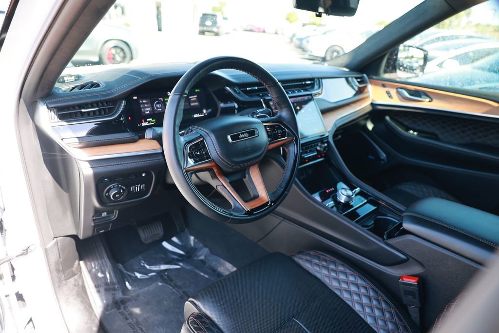 Used 2022 Jeep Grand Cherokee Summit AWD/4WD image 15