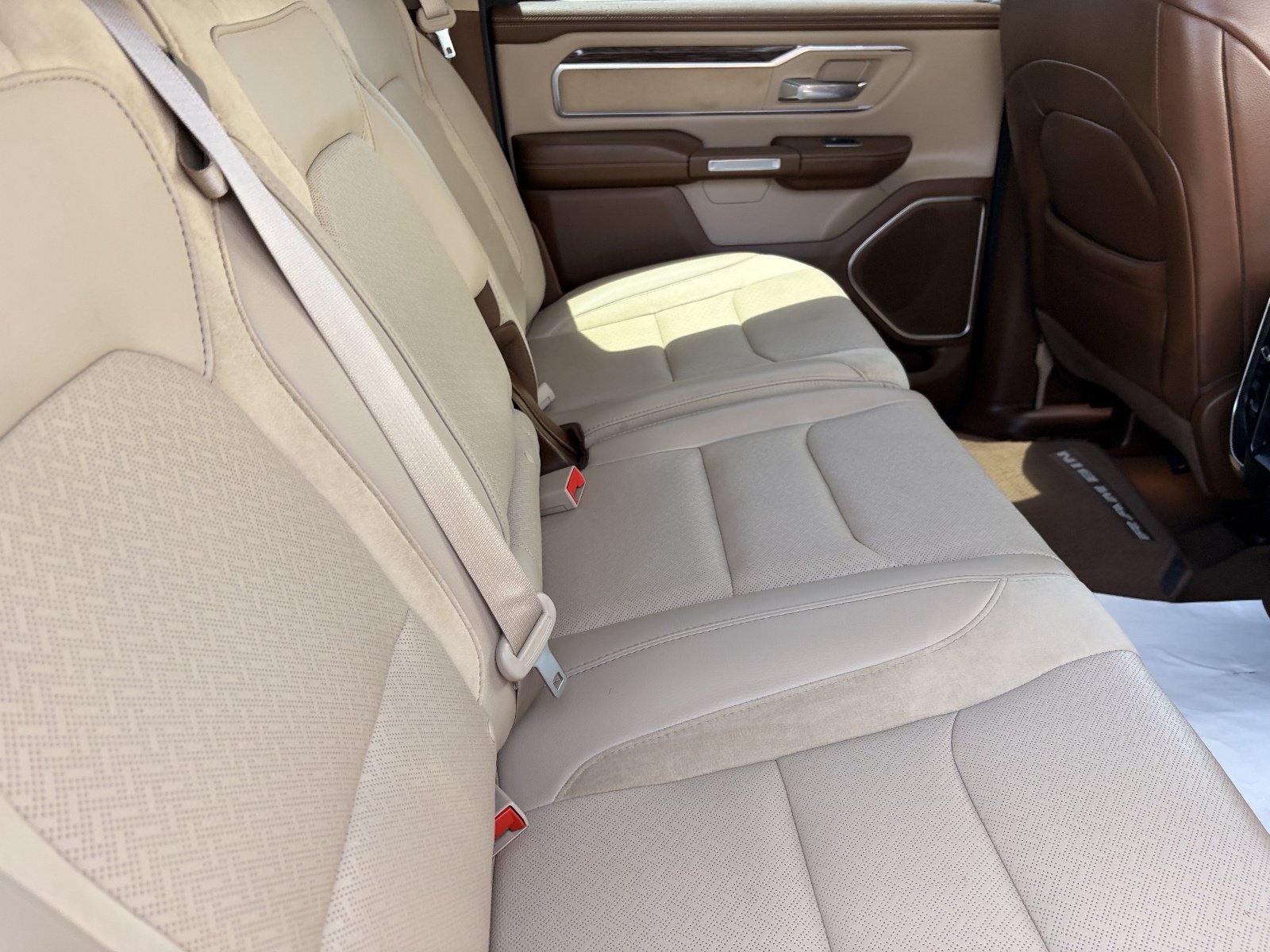 Used 2019 RAM 1500 Laramie AWD/4WD image 13