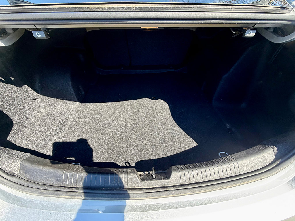 Used 2021 Chevrolet Malibu LS FWD image 11
