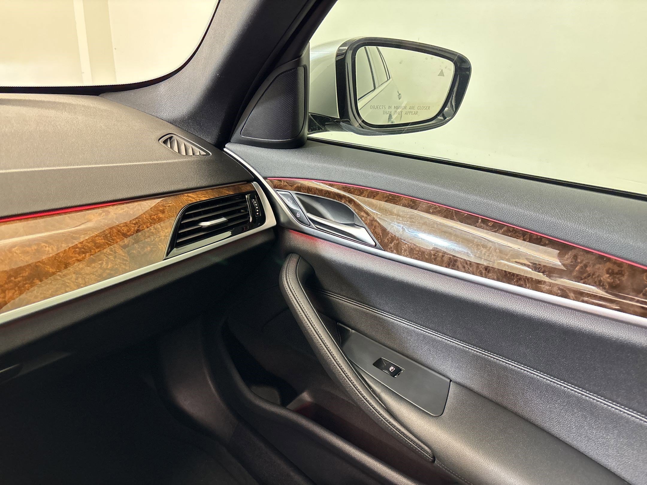 Used 2020 BMW 530i w/ Convenience Package image 29