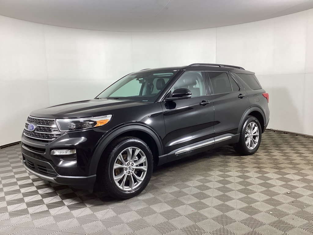 Used 2023 Ford Explorer XLT w/ Equipment Group 202A AWD/4WD image 5