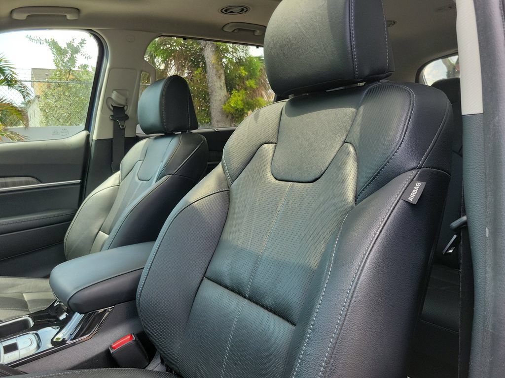 Certified 2024 Kia Telluride EX w/ EX Captain's Chair Package FWD image 18
