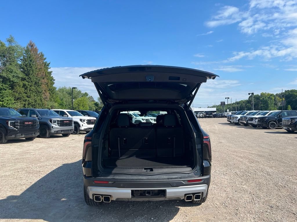 Used 2026 Chevrolet Traverse Z71 w/ LPO, Floor Liner Package AWD/4WD image 13