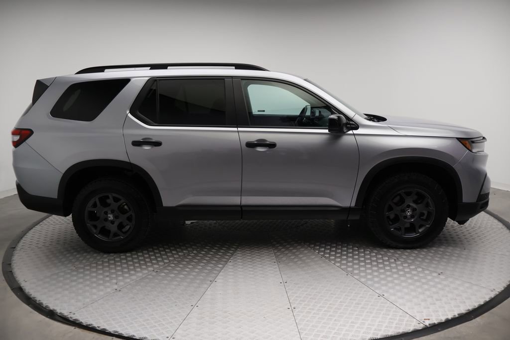 Used 2025 Honda Pilot TrailSport image 7