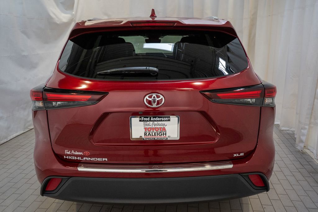 Certified 2024 Toyota Highlander XLE image 4