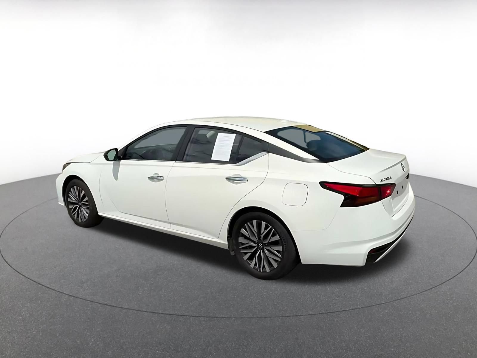 Used 2025 Nissan Altima 2.5 SV FWD image 7