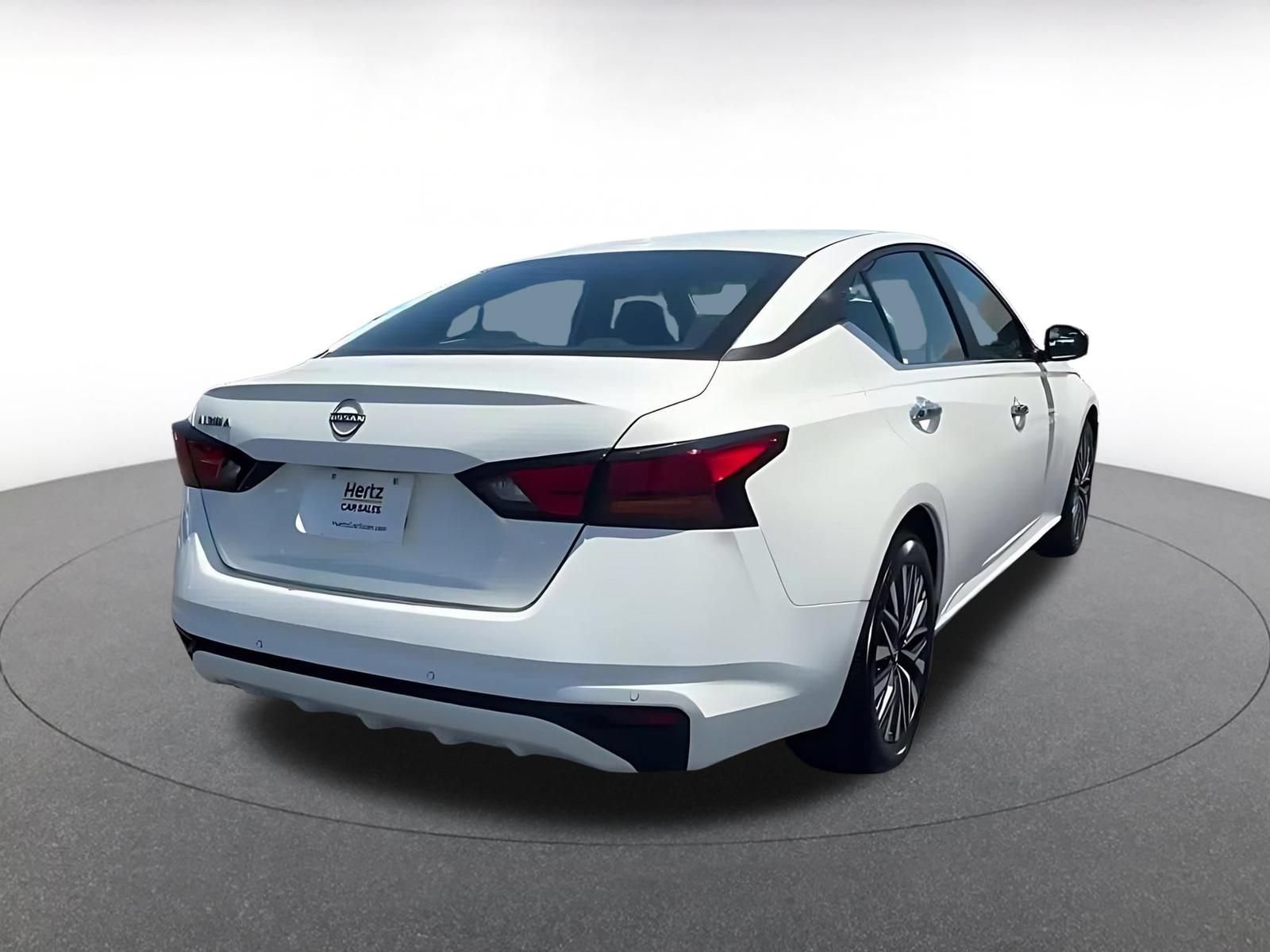Used 2025 Nissan Altima 2.5 SV FWD image 15
