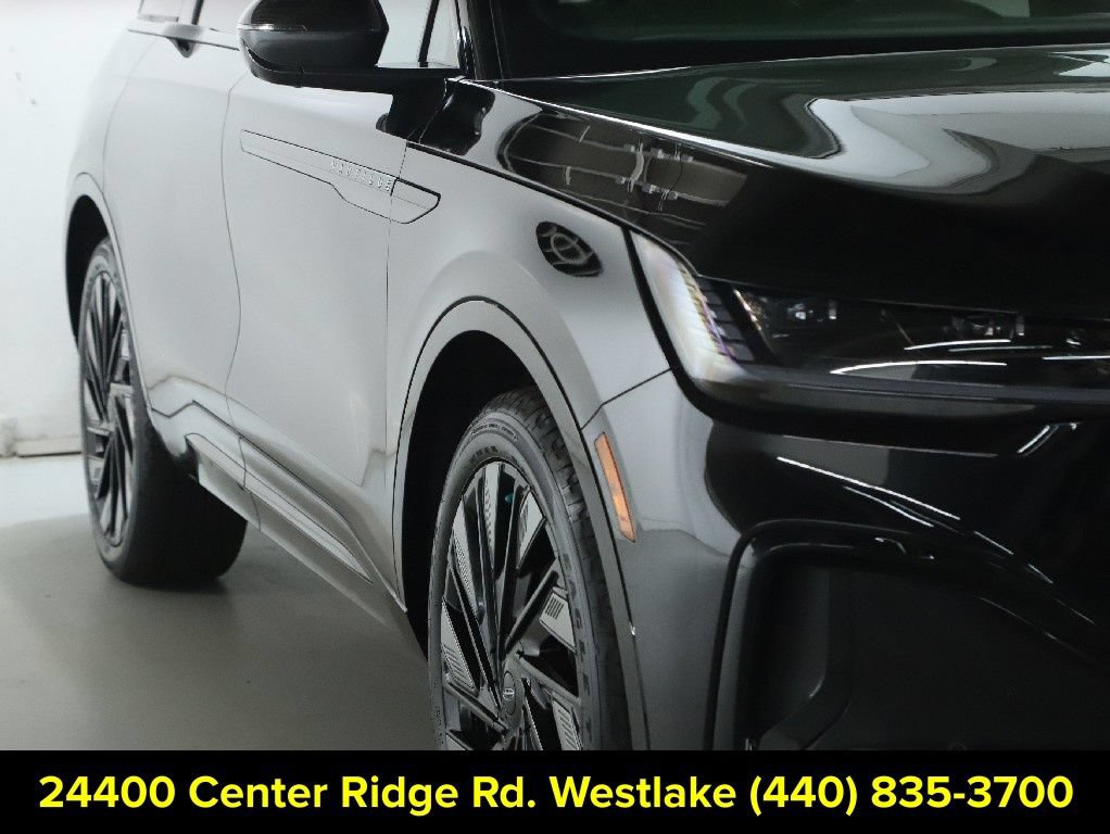 Certified 2025 Lincoln Nautilus Reserve w/ Jet Appearance Package AWD/4WD image 9