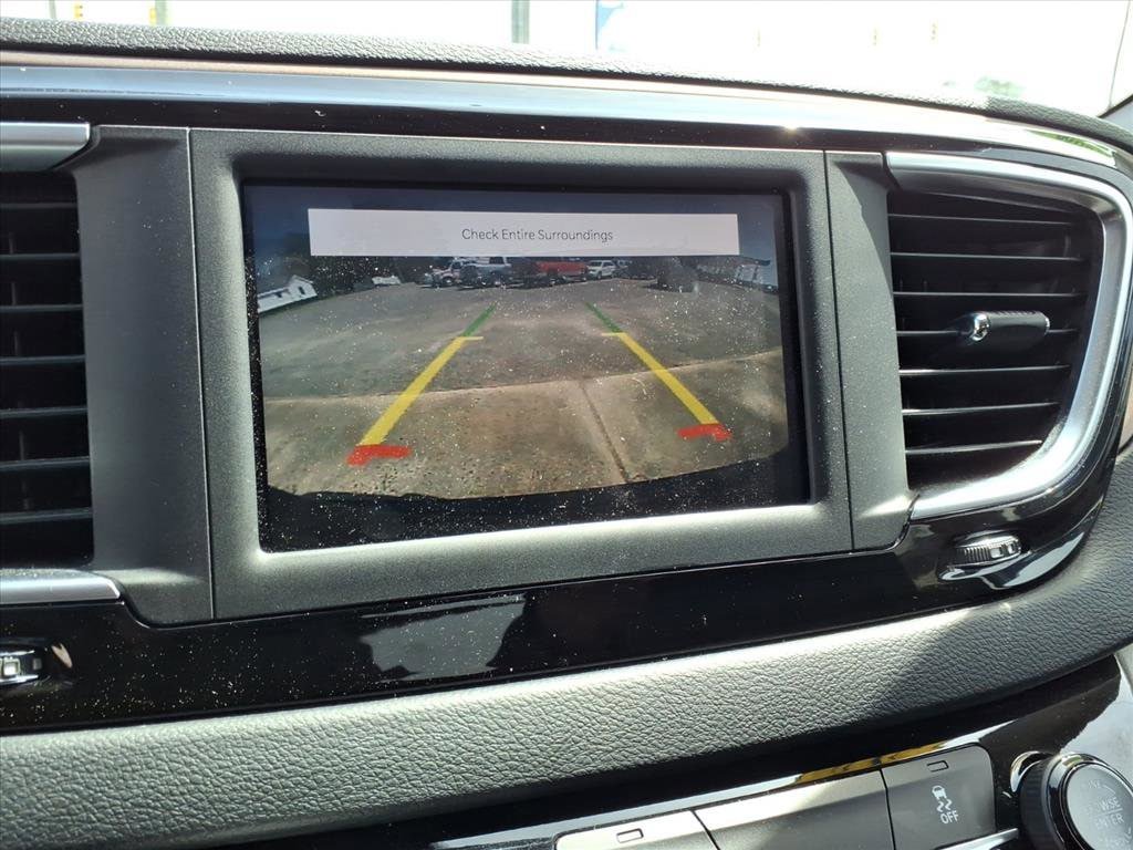 Used 2022 Chrysler Voyager LX FWD image 21