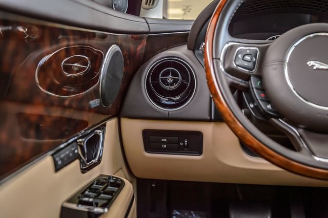Used 2016 Jaguar XJ R-Sport RWD image 38