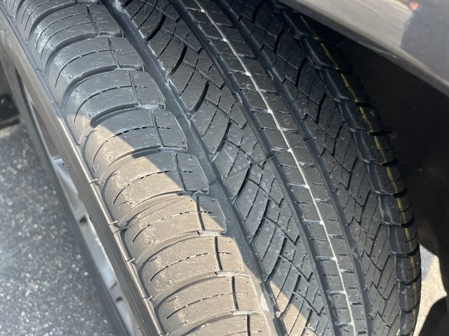 Used 2020 Jeep Grand Cherokee Overland AWD/4WD image 5