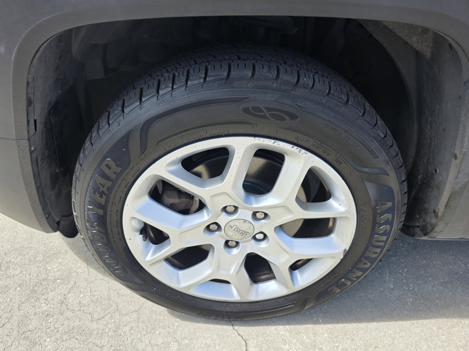 Used 2016 Jeep Renegade Latitude FWD image 7