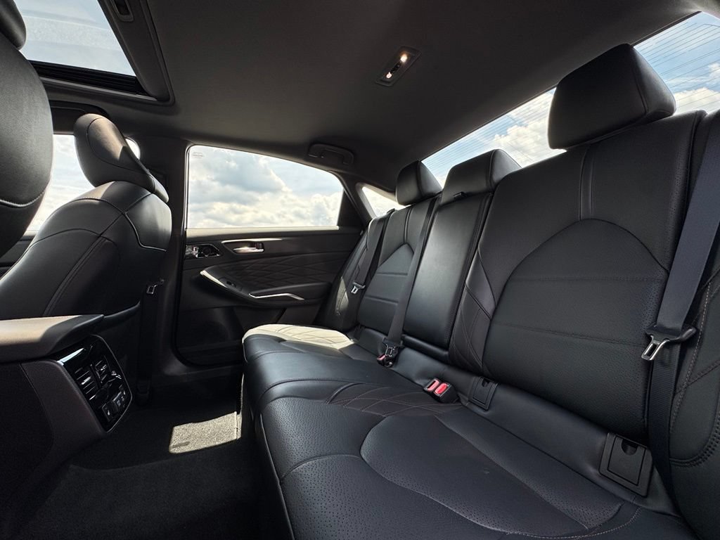 Used 2022 Toyota Avalon Limited w/ Advanced Safety Package FWD image 18