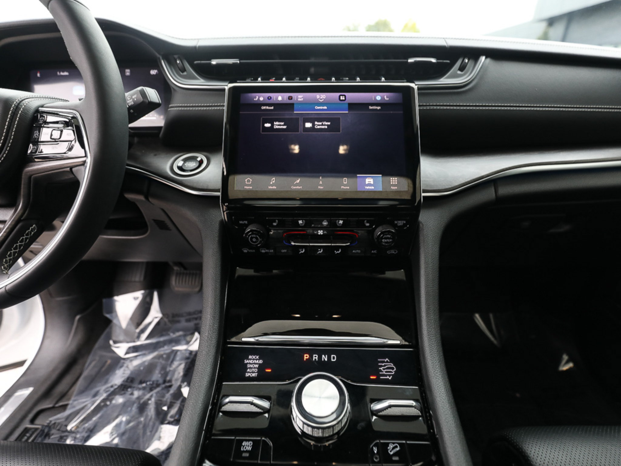 Used 2023 Jeep Grand Cherokee Overland w/ Luxury Tech Group IV AWD/4WD image 16