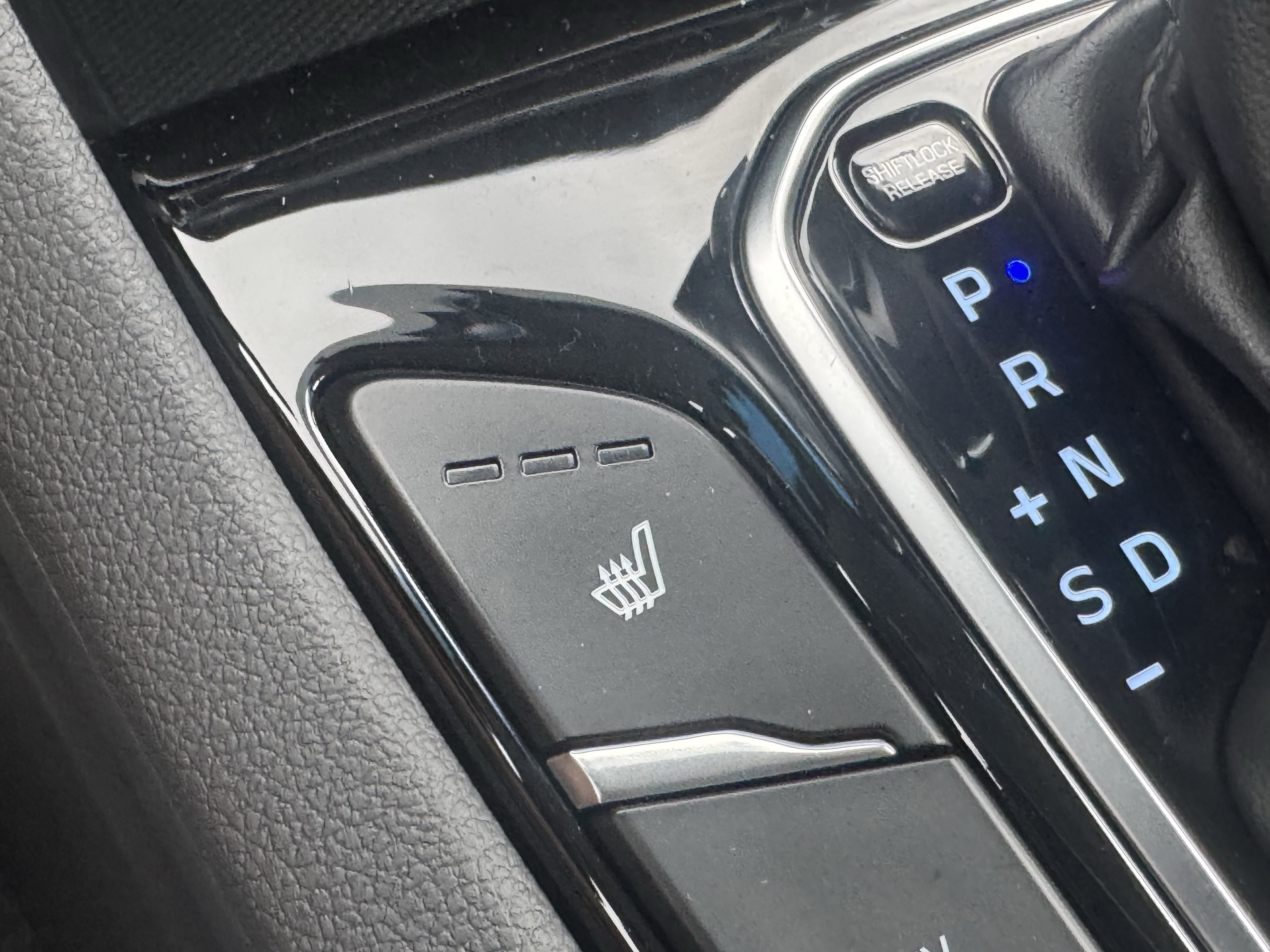 Used 2019 Hyundai Ioniq Plug-In Hybrid FWD image 27