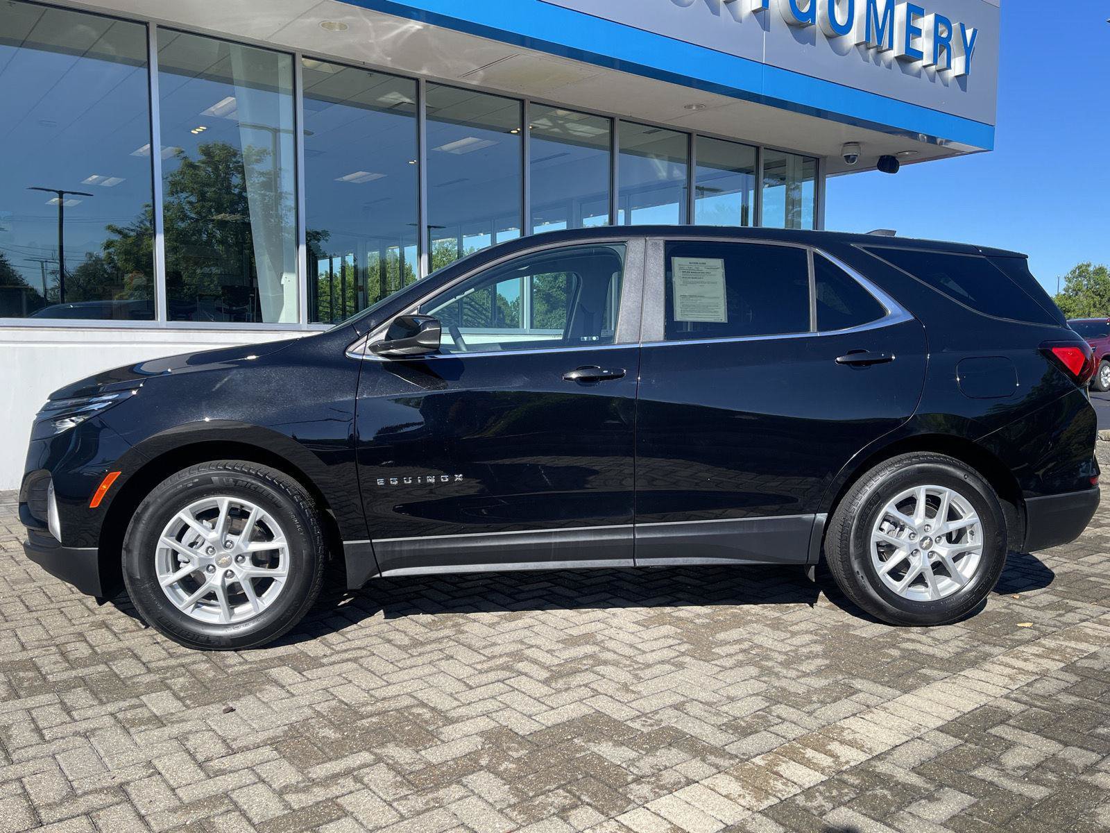 Used 2024 Chevrolet Equinox LT FWD image 2
