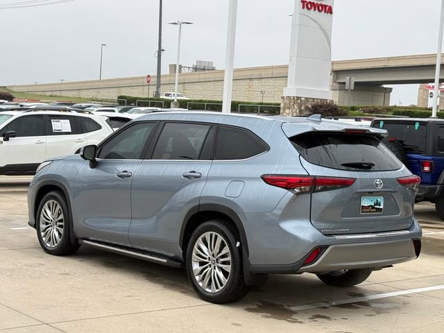 Used 2023 Toyota Highlander Platinum FWD image 4