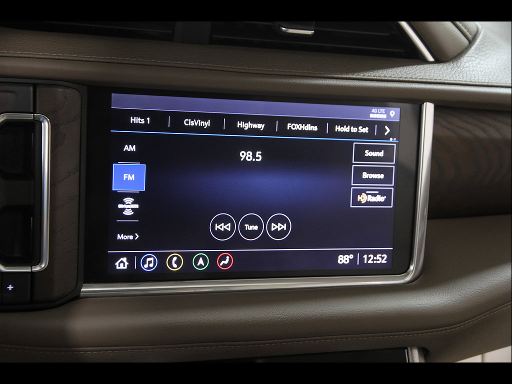 Used 2021 GMC Yukon Denali w/ Denali Premium Package AWD/4WD image 11