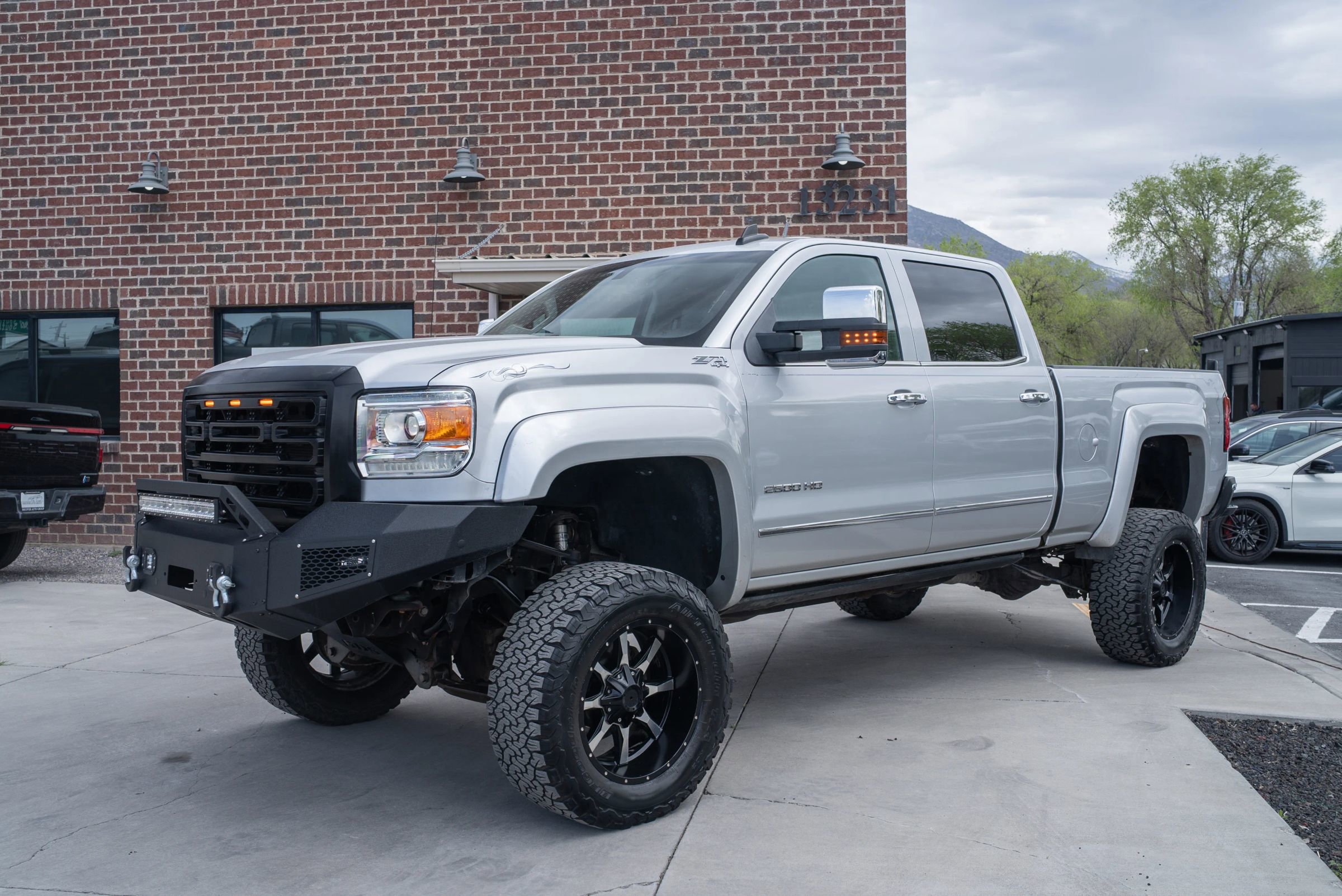 Used 2015 GMC Sierra 2500 SLT w/ Suspension Package, Off-Road AWD/4WD image 1
