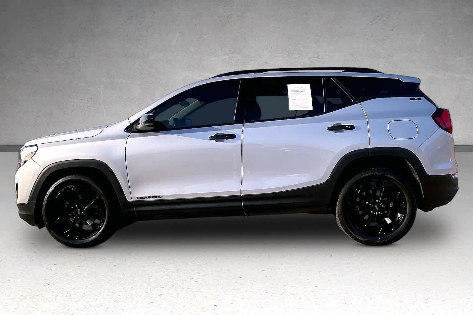 Used 2021 GMC Terrain SLE w/ Elevation Edition FWD image 3