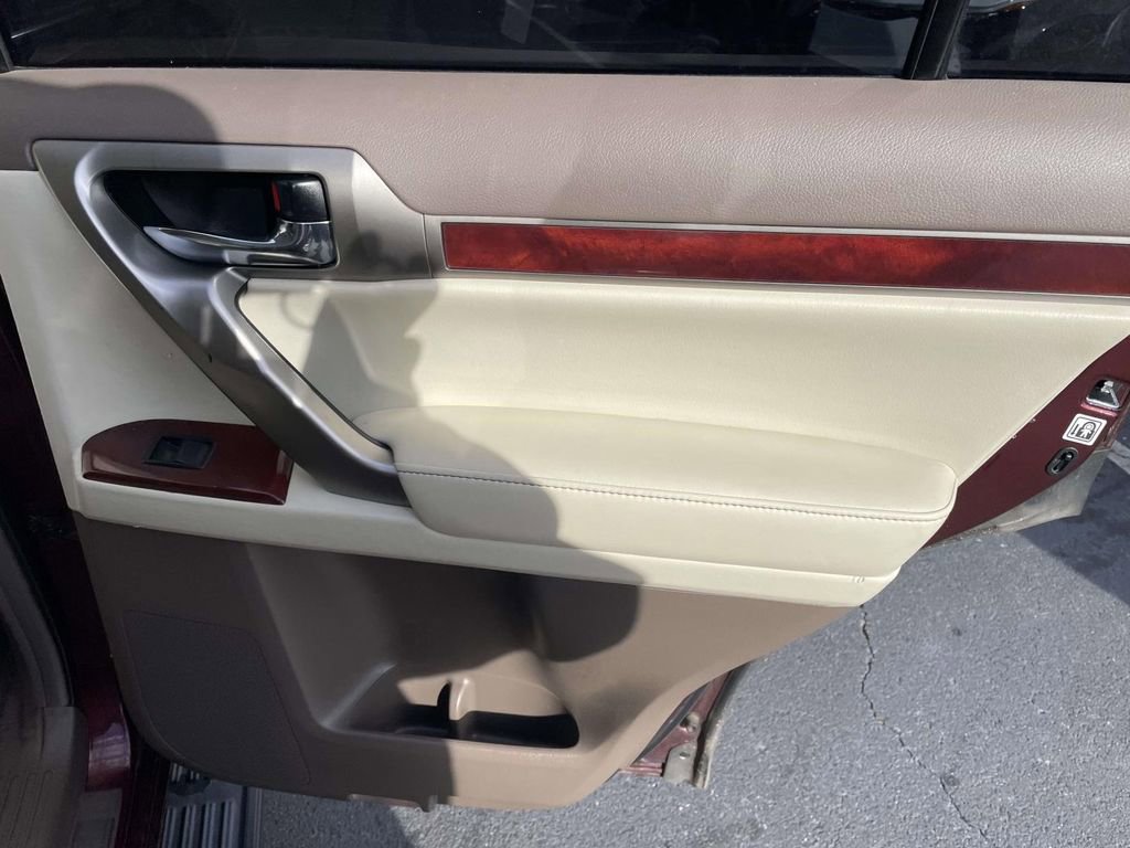 Used 2013 Lexus GX 460 image 45