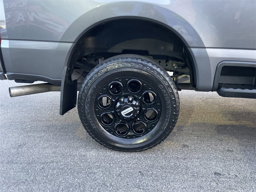 Used 2023 Ford F250 Lariat w/ Black Appearance Package image 12