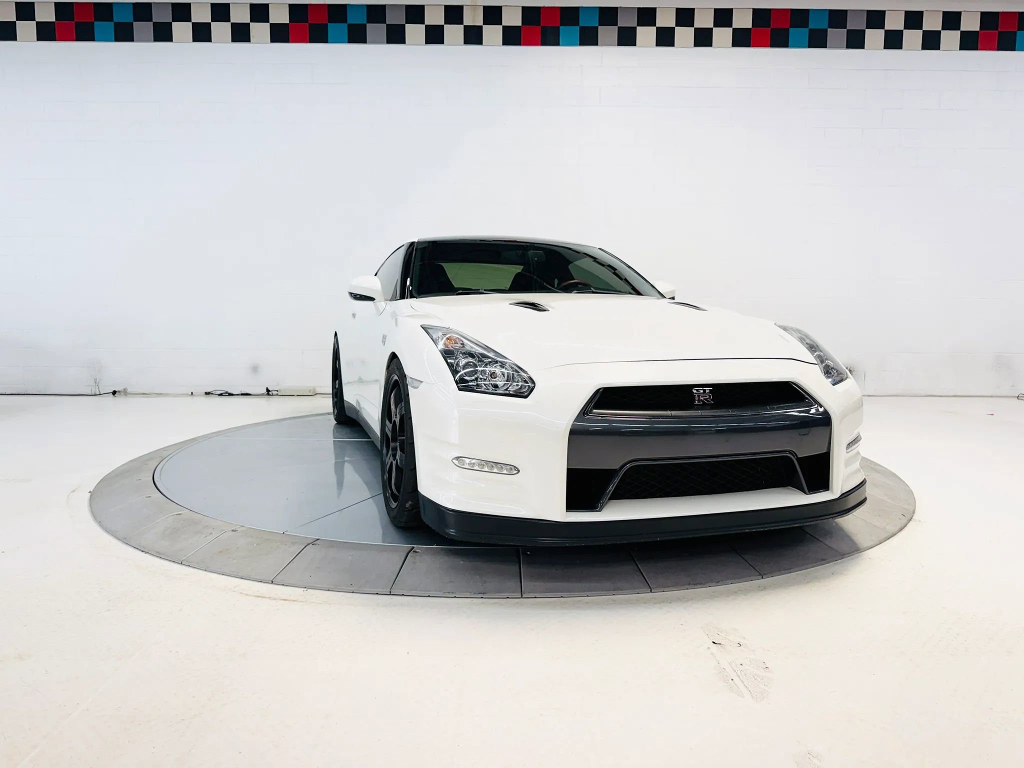 Used 2014 Nissan GT-R Black Edition AWD/4WD image 19