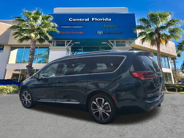 Certified 2025 Chrysler Pacifica Pinnacle w/ Trailer Tow Group FWD image 7