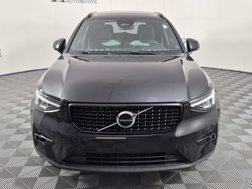 Used 2023 Volvo XC40 B5 Plus AWD/4WD image 9