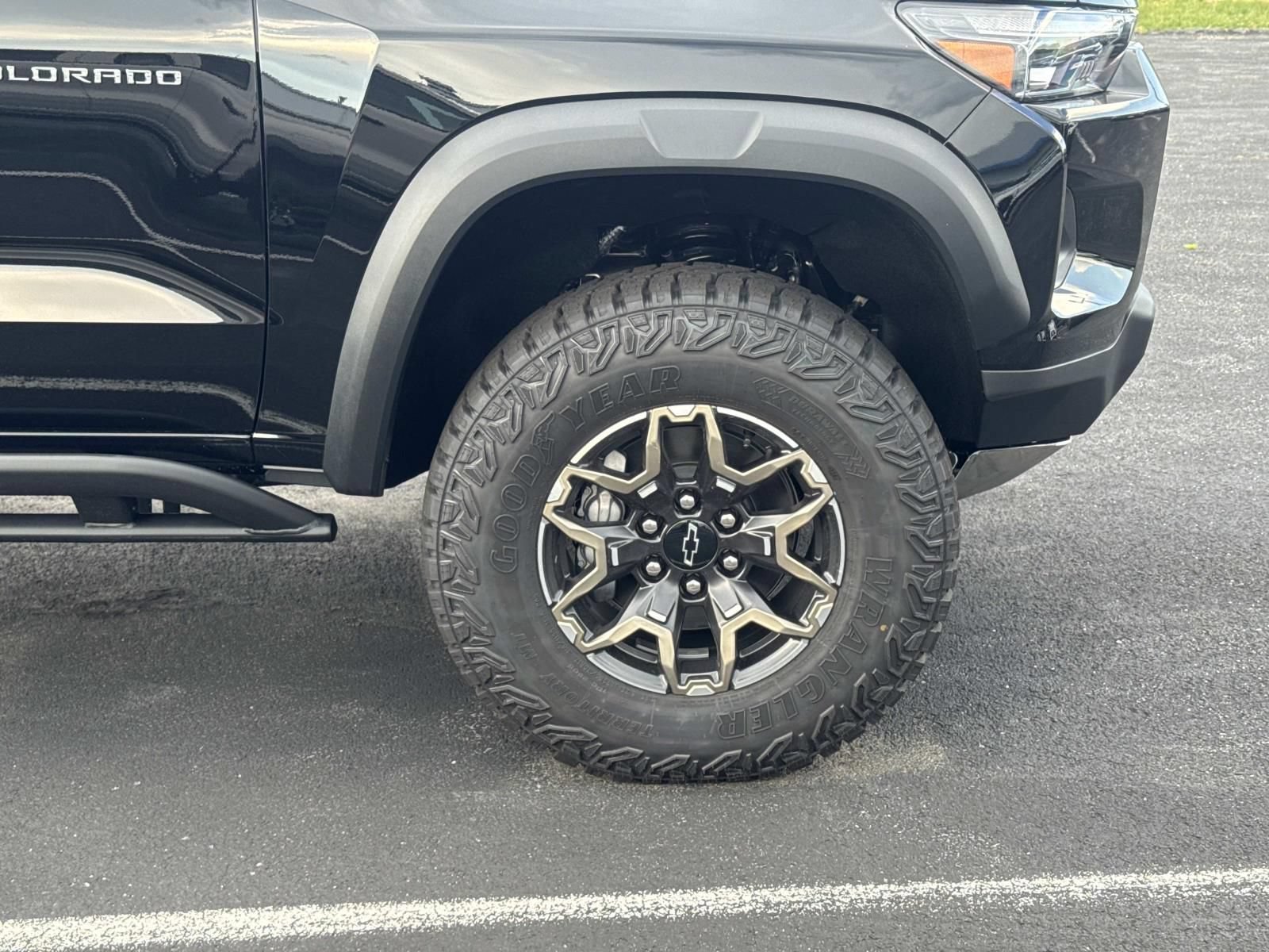 New 2026 Chevrolet Colorado ZR2 AWD/4WD image 13