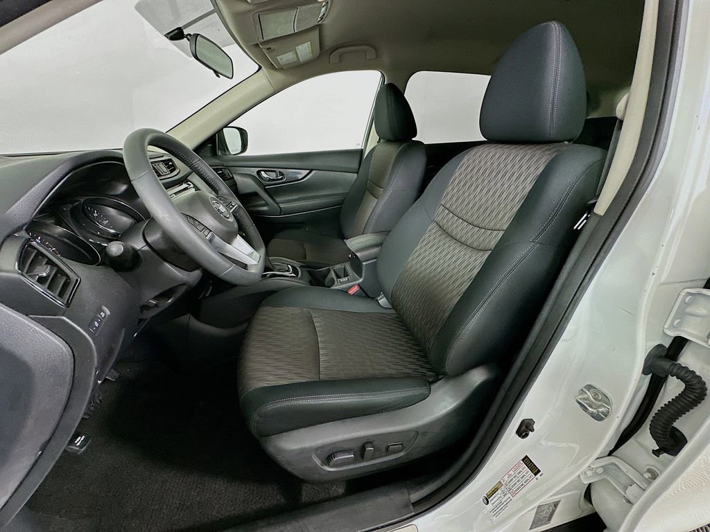 Used 2017 Nissan Rogue SV w/ Midnight Edition FWD image 20