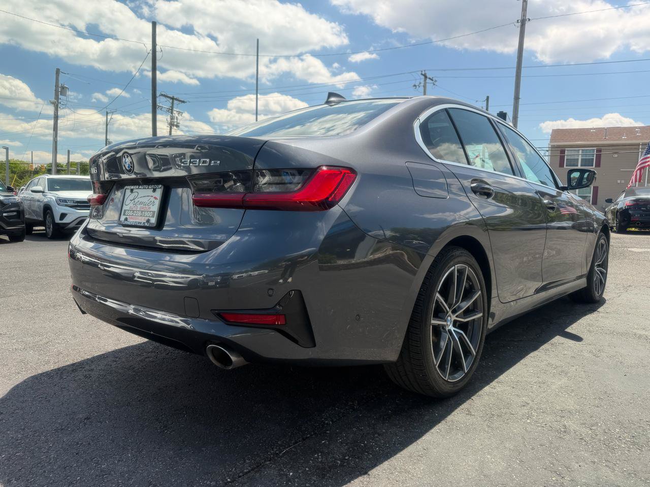 Used 2021 BMW 330e xDrive w/ Executive Package AWD/4WD image 5
