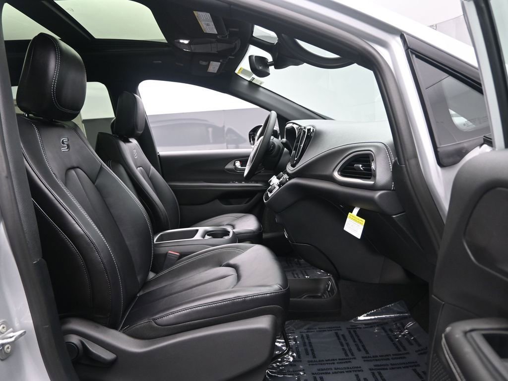 New 2026 Chrysler Pacifica Select w/ S Appearance Package AWD/4WD image 28