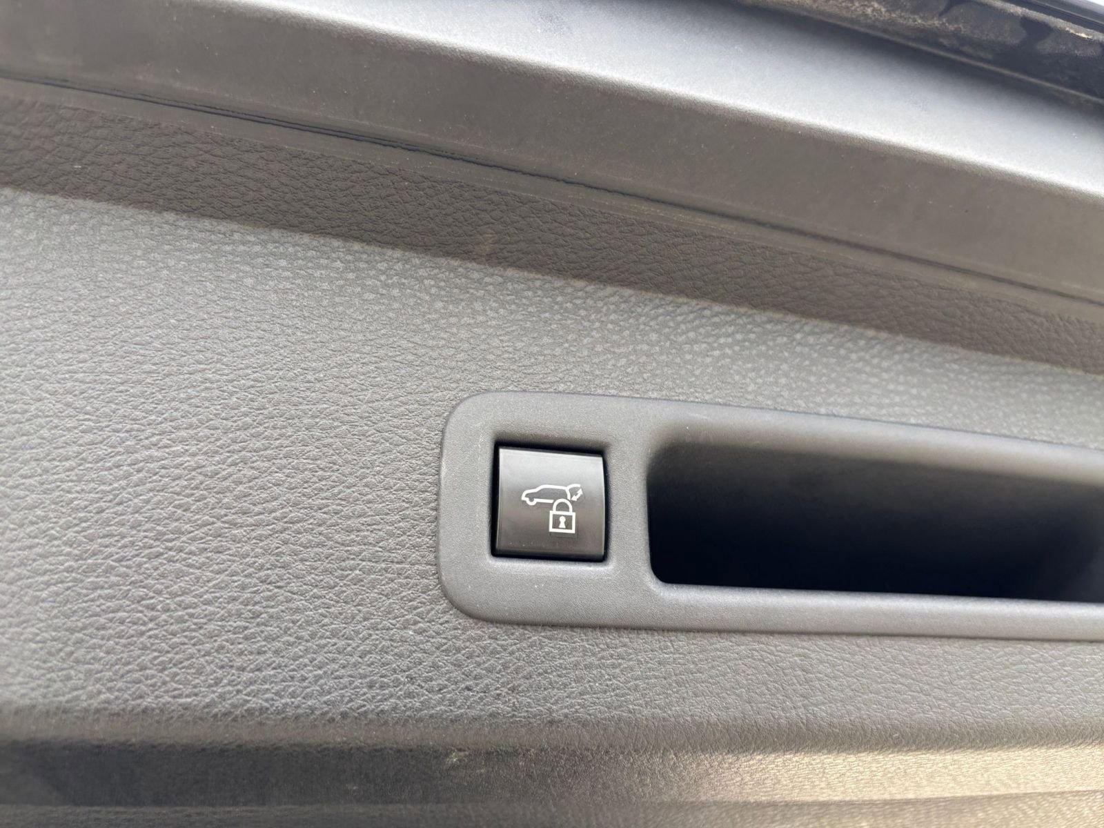 Used 2025 Toyota Sienna XLE FWD image 23